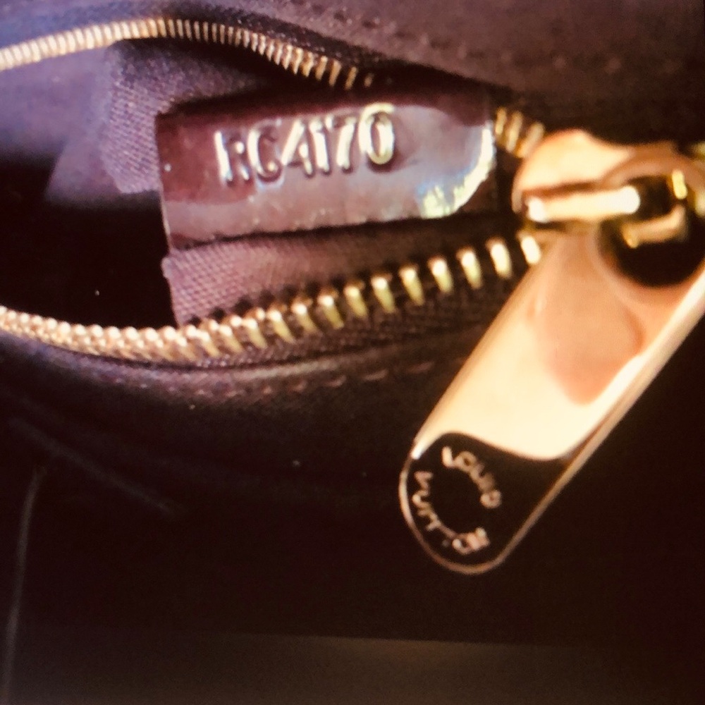 Louis Vuitton Patent Vernis Amarante Shoulder- Handbag with Gold Hardware - Picture 9 of 11